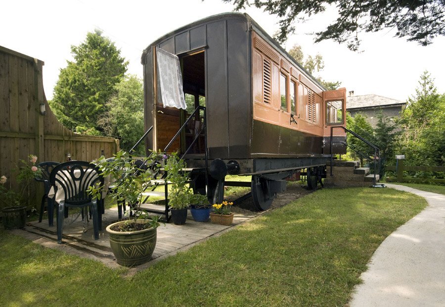 A Restored Old Luggage Van Makes For A Cosy Retreat Old Luggage Carriage Conversion - Cornwall UK - Humble Homes