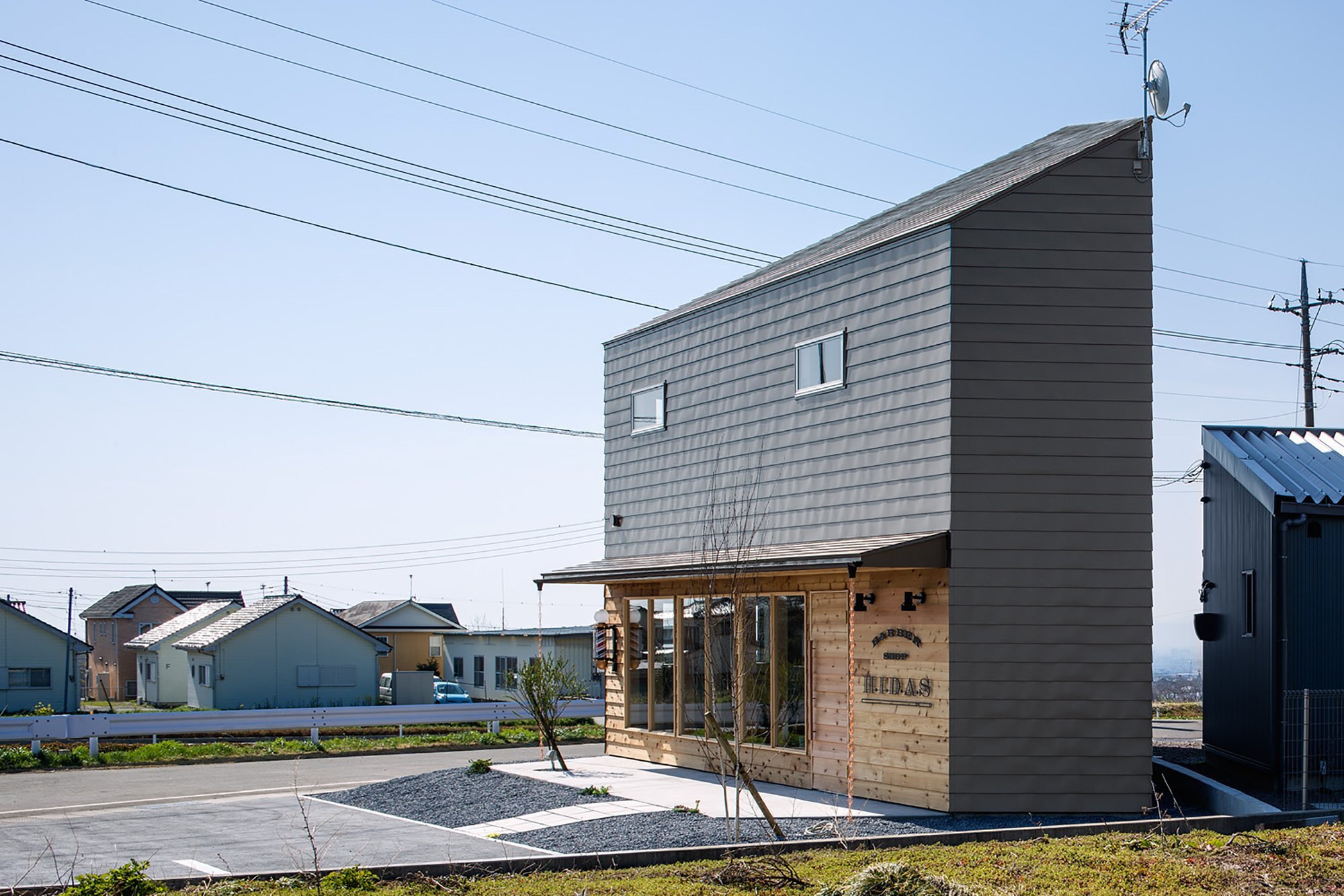 A Contemporary, Multifunctional Japanese House by SNARK A Contemporary, Multifunctional Japanese House by SNARK