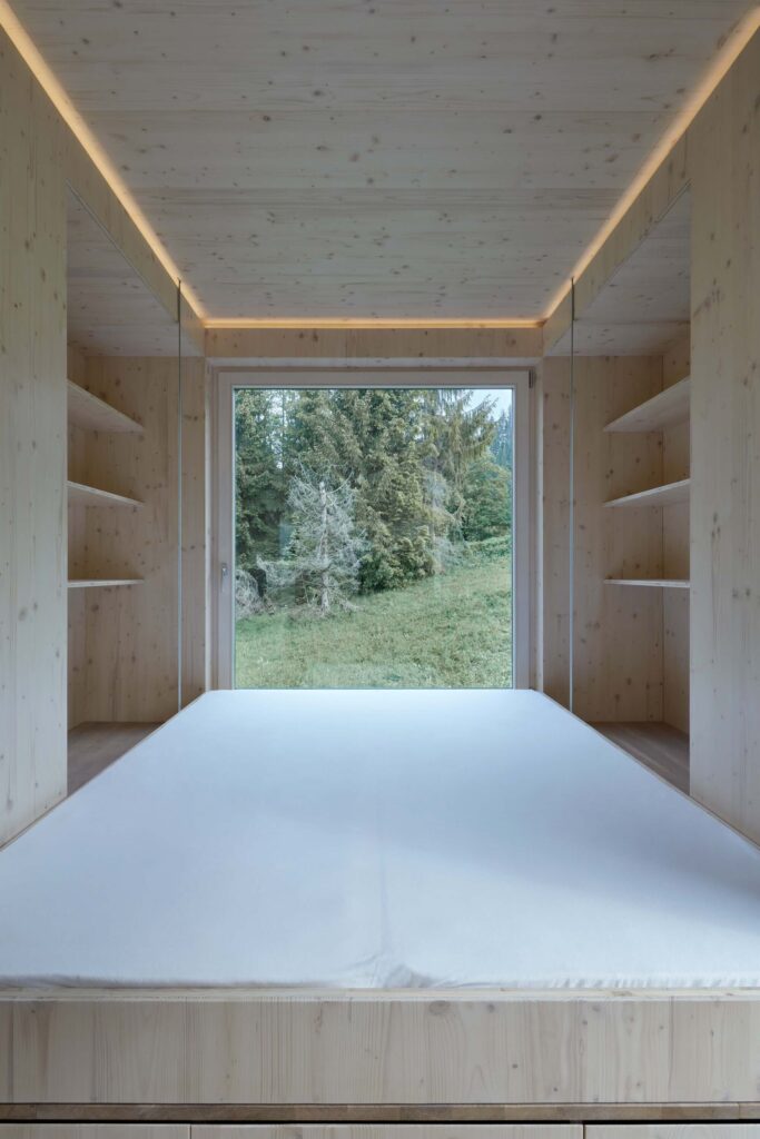 Into-the-Wild-Ark-Ark-shelter-Slovakia